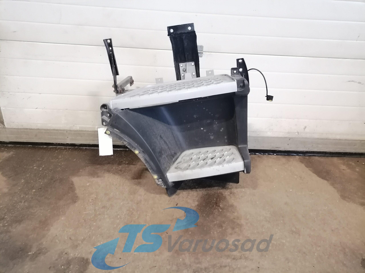 Volvo Komplektne astmelaud 82141521 - Підніжка в категорії Вантажівки: фото 1 Volvo Komplektne astmelaud 82141521 - Підніжка в категорії Вантажівки: фото 1