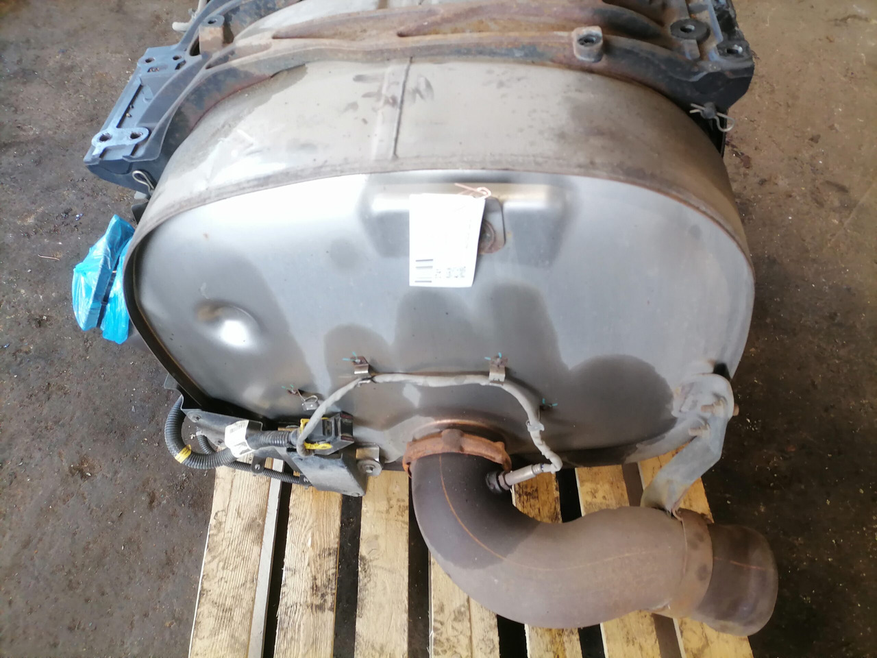 Volvo Muffler 21364816 - Глушник в категорії Вантажівки: фото 4 Volvo Muffler 21364816 - Глушник в категорії Вантажівки: фото 4