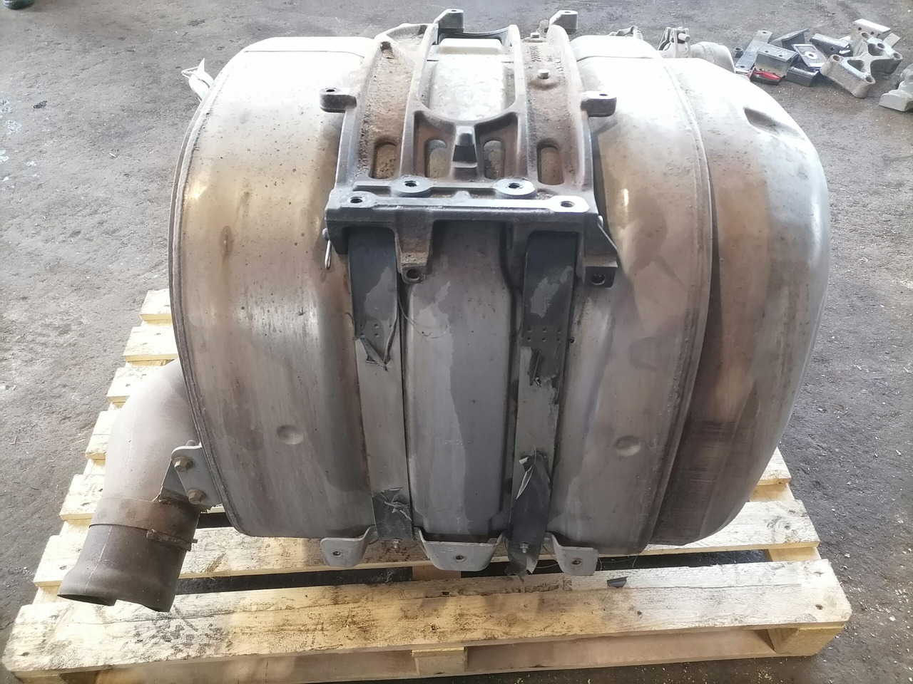Volvo Muffler 21364816 - Глушник в категорії Вантажівки: фото 3 Volvo Muffler 21364816 - Глушник в категорії Вантажівки: фото 3
