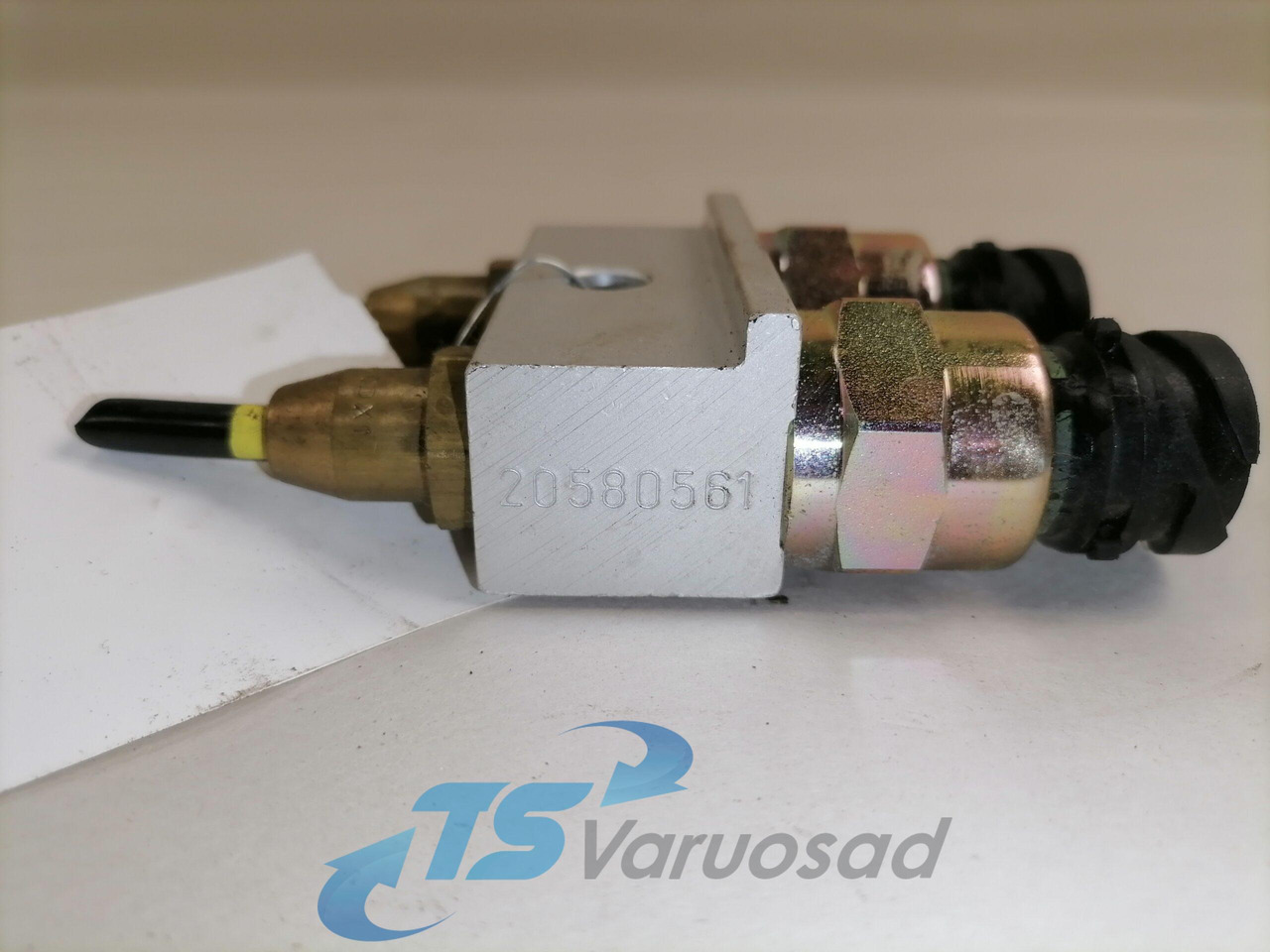 Volvo Sensor, air pressure 20424060 - Давач в категорії Вантажівки: фото 2 Volvo Sensor, air pressure 20424060 - Давач в категорії Вантажівки: фото 2