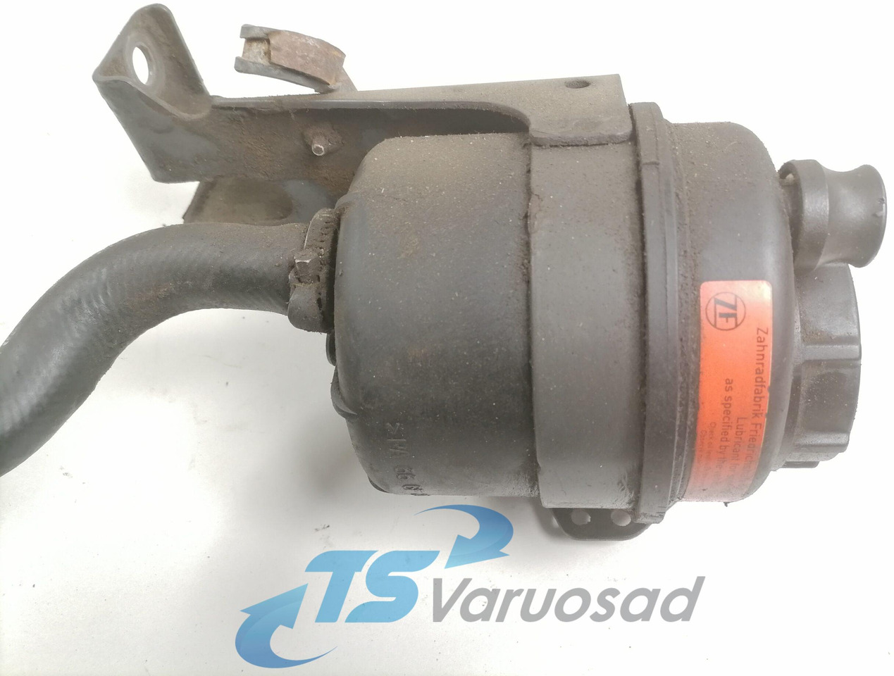 Volvo Steering oil tank+ bracket 20495075 - Шланг рульового управління в категорії Вантажівки: фото 5 Volvo Steering oil tank+ bracket 20495075 - Шланг рульового управління в категорії Вантажівки: фото 5