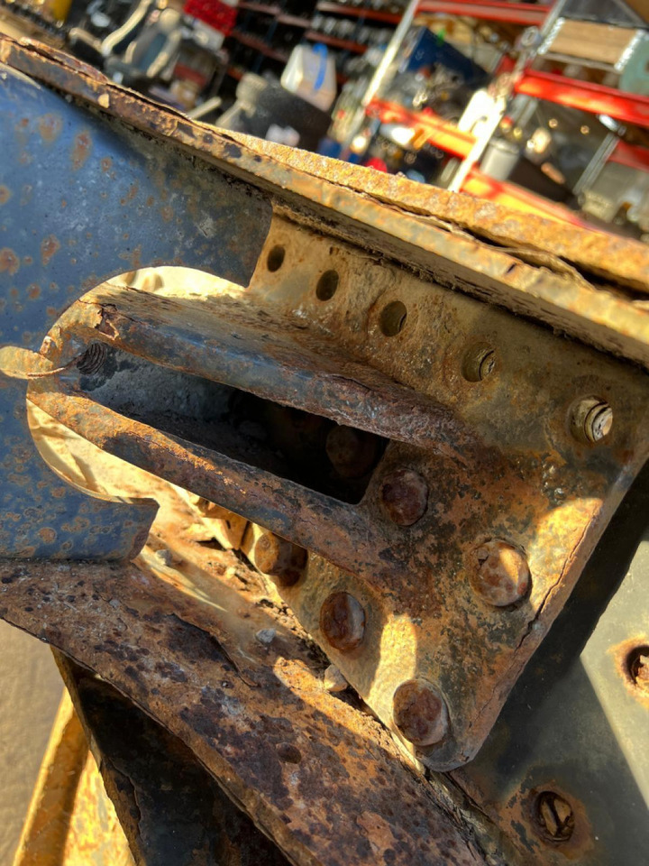Volvo V-rod bracket 20393738 - Вісь та запчастини в категорії Вантажівки: фото 2 Volvo V-rod bracket 20393738 - Вісь та запчастини в категорії Вантажівки: фото 2