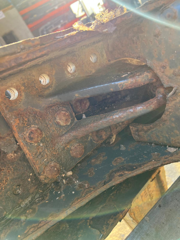 Volvo V-rod bracket 20393738 - Вісь та запчастини в категорії Вантажівки: фото 2 Volvo V-rod bracket 20393738 - Вісь та запчастини в категорії Вантажівки: фото 2