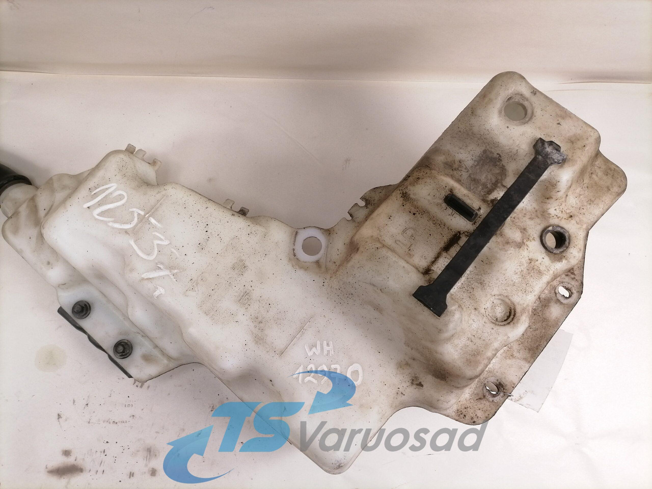 Volvo Windscreen washer fluid tank 84092259 - Склоочисник в категорії Вантажівки: фото 2 Volvo Windscreen washer fluid tank 84092259 - Склоочисник в категорії Вантажівки: фото 2