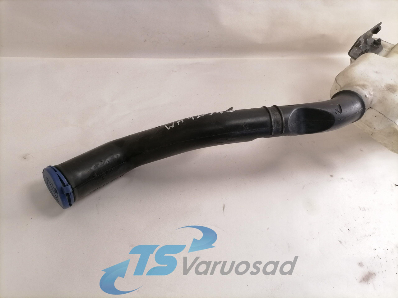 Volvo Windscreen washer fluid tank 84092259 - Склоочисник в категорії Вантажівки: фото 3 Volvo Windscreen washer fluid tank 84092259 - Склоочисник в категорії Вантажівки: фото 3