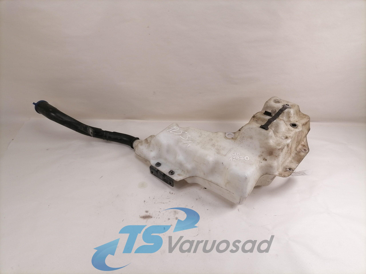 Volvo Windscreen washer fluid tank 84092259 - Склоочисник в категорії Вантажівки: фото 1 Volvo Windscreen washer fluid tank 84092259 - Склоочисник в категорії Вантажівки: фото 1