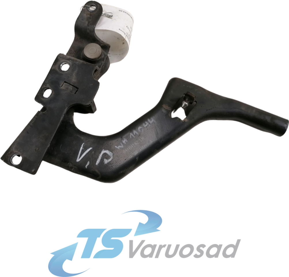 Volvo lower grille carrier hinge 84104142 - Решітка радіатора в категорії Вантажівки: фото 1 Volvo lower grille carrier hinge 84104142 - Решітка радіатора в категорії Вантажівки: фото 1