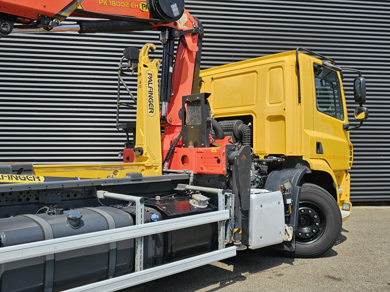 DAF CF 330 6x2-4 / PALFINGER CRANE + HOOKLIFT - Гаковий мультиліфт вантажівка, Вантажівка з маніпулятором: фото 4 DAF CF 330 6x2-4 / PALFINGER CRANE + HOOKLIFT - Гаковий мультиліфт вантажівка, Вантажівка з маніпулятором: фото 4