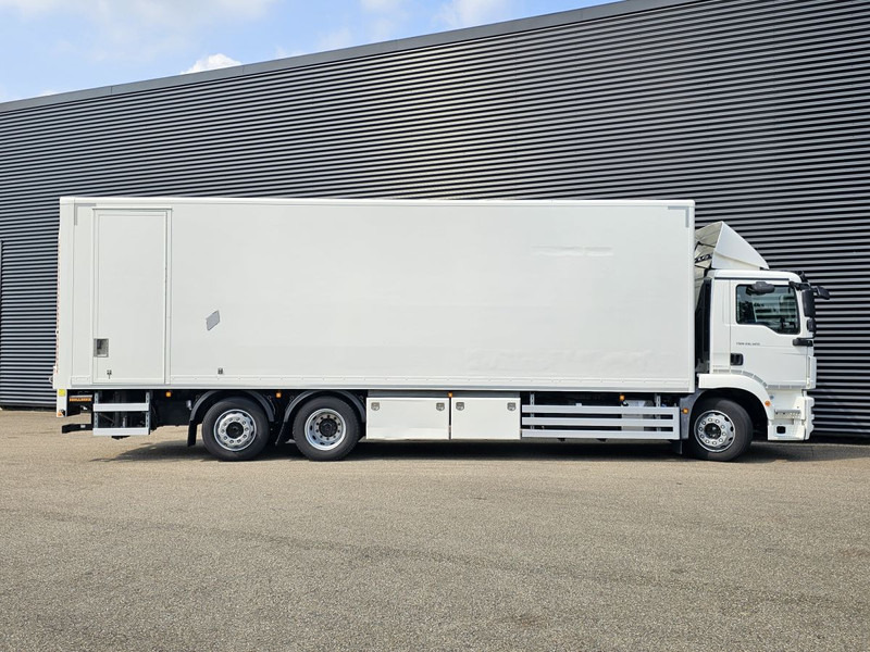MAN TGM 26.320 / 6x2-4 / LBW / 6000kg TAIL LIFT - Тентована вантажівка: фото 5 MAN TGM 26.320 / 6x2-4 / LBW / 6000kg TAIL LIFT - Тентована вантажівка: фото 5