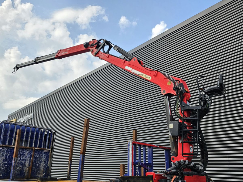 Scania G440 8x4 / RETARDER / PALFINGER-EPSILON CRANE - Бортова вантажівка/ Платформа, Вантажівка з маніпулятором: фото 3 Scania G440 8x4 / RETARDER / PALFINGER-EPSILON CRANE - Бортова вантажівка/ Платформа, Вантажівка з маніпулятором: фото 3