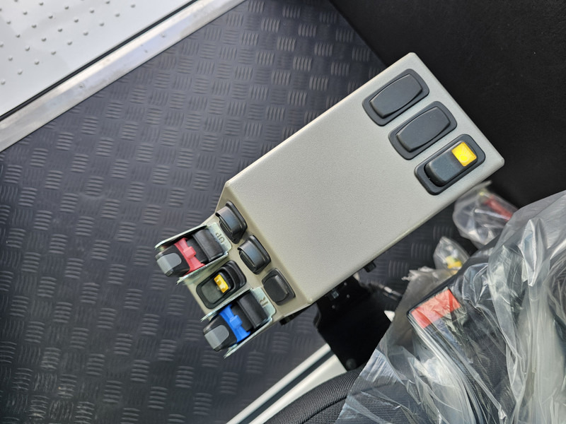 Термінальний трактор Terberg YT193 / !!NEW!! / TERMINAL / RANGEERTREKKER: фото 17 Термінальний трактор Terberg YT193 / !!NEW!! / TERMINAL / RANGEERTREKKER: фото 17