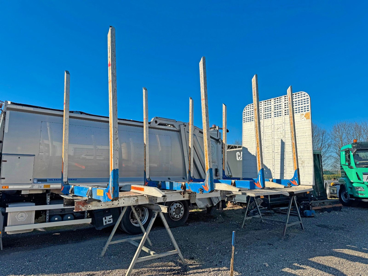 Holzwagenaufbau mit Rungen Aluminium - Вантажівка з маніпулятором: фото 1 Holzwagenaufbau mit Rungen Aluminium - Вантажівка з маніпулятором: фото 1