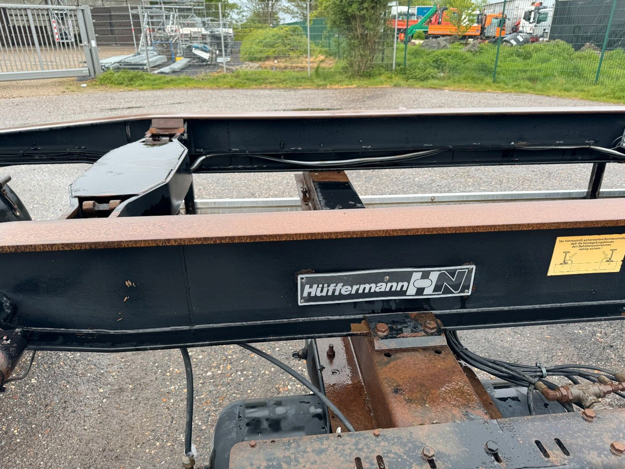 Hüffermann 2 Achs Abrollanhänger mit Schlitten - Причіп мультиліфт/ Бункеровоз: фото 4 Hüffermann 2 Achs Abrollanhänger mit Schlitten - Причіп мультиліфт/ Бункеровоз: фото 4