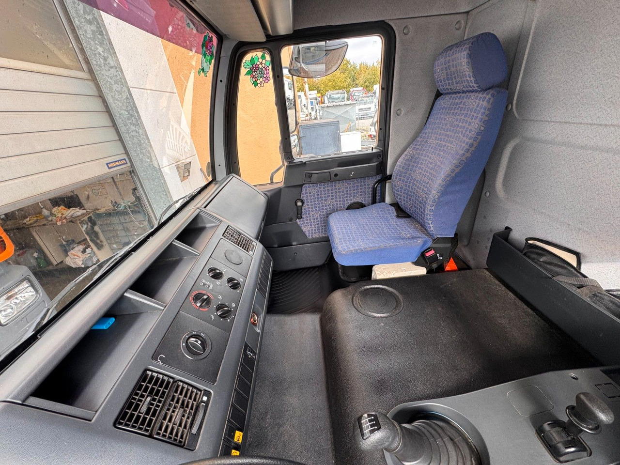 MAN 8.140 4X2 Pritsche Plane Original Km - Тентований фургон: фото 4 MAN 8.140 4X2 Pritsche Plane Original Km - Тентований фургон: фото 4