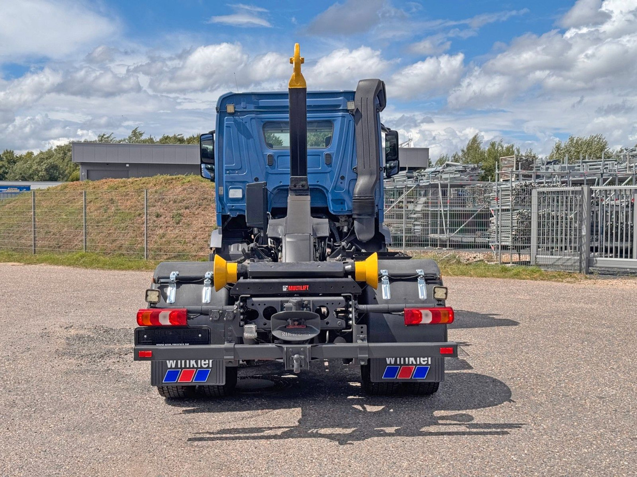 Mercedes-Benz 1833 4X2 Multilift Abroller Top Zustand - Гаковий мультиліфт вантажівка: фото 5 Mercedes-Benz 1833 4X2 Multilift Abroller Top Zustand - Гаковий мультиліфт вантажівка: фото 5