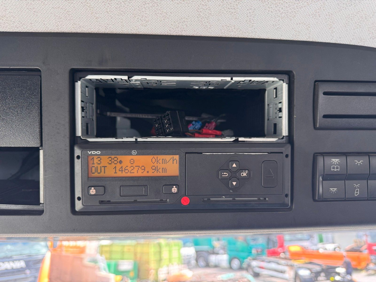 Mercedes-Benz 1833 4X2 Multilift Abroller Top Zustand - Гаковий мультиліфт вантажівка: фото 3 Mercedes-Benz 1833 4X2 Multilift Abroller Top Zustand - Гаковий мультиліфт вантажівка: фото 3
