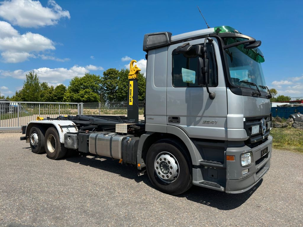 Mercedes-Benz 2541 6X2 Marrel Abroller Hydr. Verriegelung - Гаковий мультиліфт вантажівка: фото 1 Mercedes-Benz 2541 6X2 Marrel Abroller Hydr. Verriegelung - Гаковий мультиліфт вантажівка: фото 1