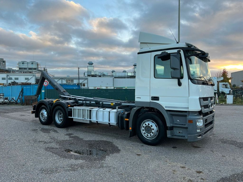 Mercedes-Benz 2541 6X2 Meiller Funk Zustand wie 200 tkm Mercedes-Benz 2541 6X2 Meiller RK 20.65 Funk | Top Zustand! - Гаковий мультиліфт вантажівка: фото 3 Mercedes-Benz 2541 6X2 Meiller Funk Zustand wie 200 tkm Mercedes-Benz 2541 6X2 Meiller RK 20.65 Funk | Top Zustand! - Гаковий мультиліфт вантажівка: фото 3