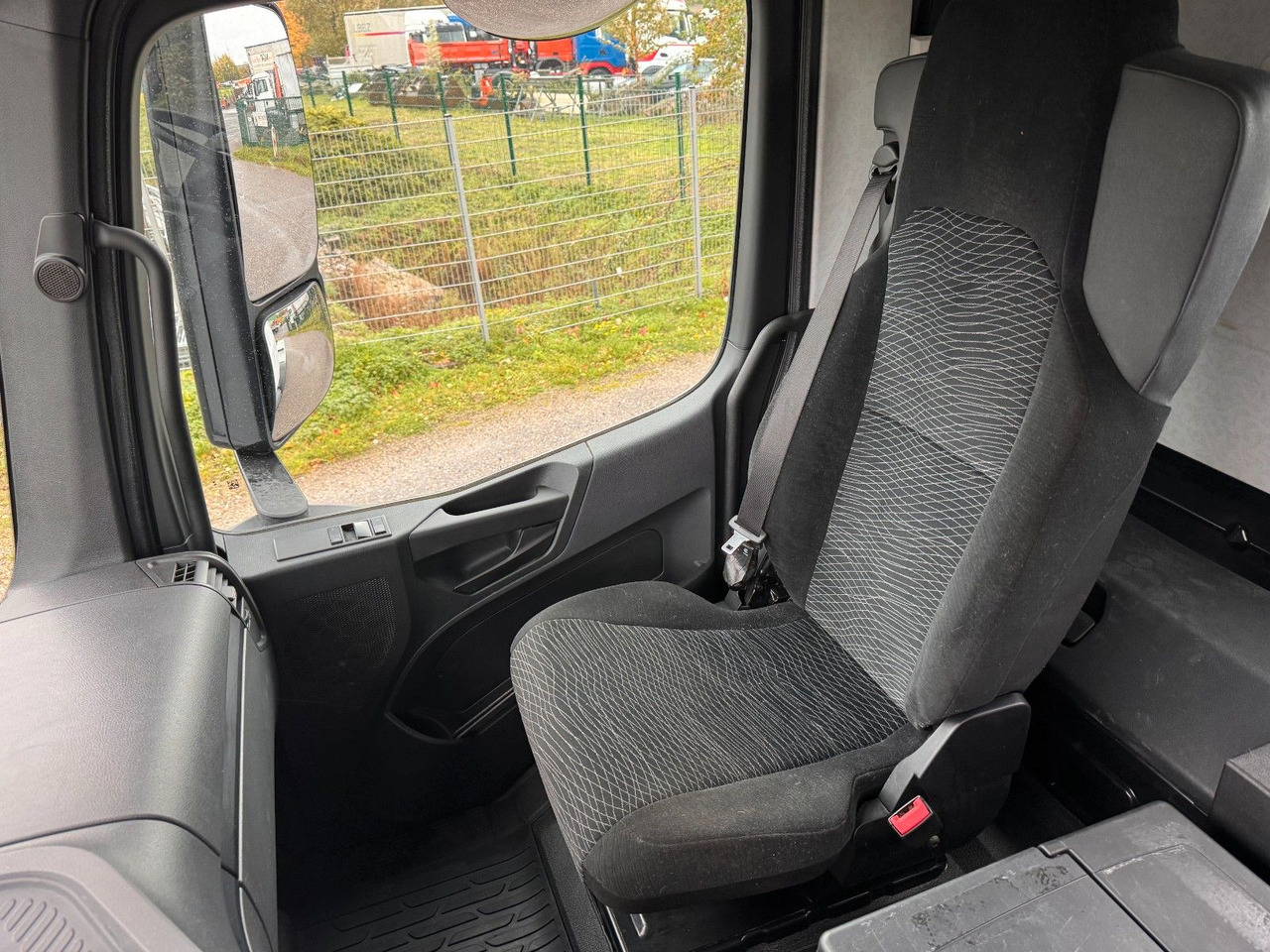 Mercedes-Benz 3748 8X4 Meiller Abroller mit Funk Top  Zustand - Гаковий мультиліфт вантажівка: фото 5 Mercedes-Benz 3748 8X4 Meiller Abroller mit Funk Top  Zustand - Гаковий мультиліфт вантажівка: фото 5