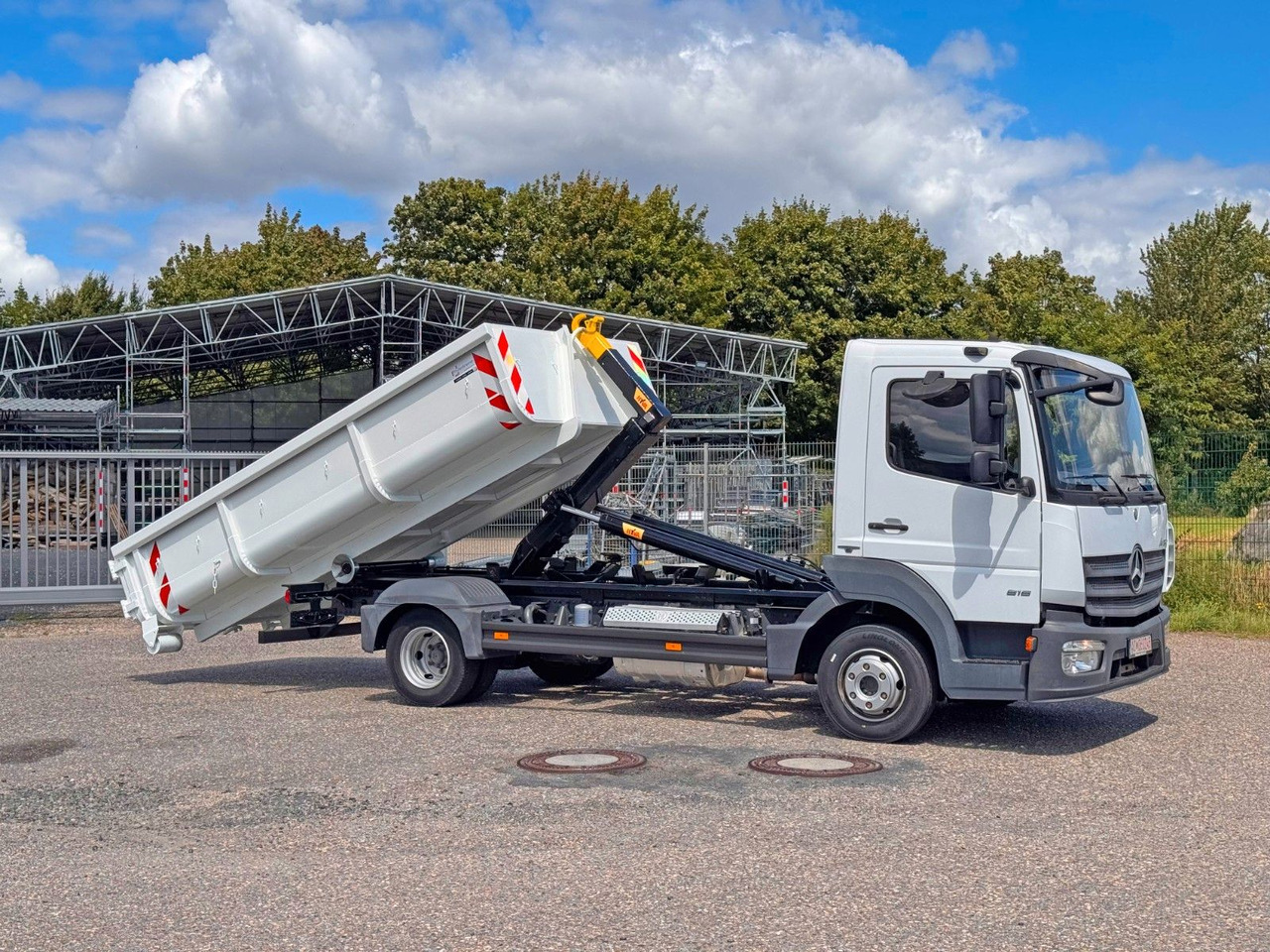 Mercedes-Benz 816 4X2 mit neuem Hyva Abroller Funk - Гаковий мультиліфт вантажівка: фото 1 Mercedes-Benz 816 4X2 mit neuem Hyva Abroller Funk - Гаковий мультиліфт вантажівка: фото 1