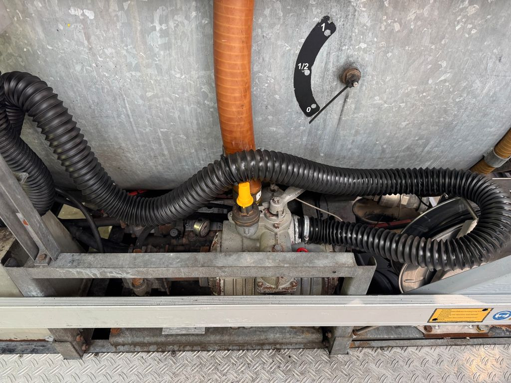 Mercedes-Benz 818 4X2 ROM Toilettenwagen Mercedes-Benz 818 4X2 ROM Toilettenwagen 6 Plätze - Асенізатори: фото 4 Mercedes-Benz 818 4X2 ROM Toilettenwagen Mercedes-Benz 818 4X2 ROM Toilettenwagen 6 Plätze - Асенізатори: фото 4