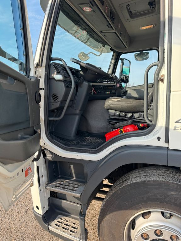 Volvo FM 410 6X2 Kühlkoffer mit Carrier Diesel & Strom Volvo FM 410 6X2 Kühlkoffer mit Carrier Diesel & Strom - Рефрижератор вантажівка: фото 4 Volvo FM 410 6X2 Kühlkoffer mit Carrier Diesel & Strom Volvo FM 410 6X2 Kühlkoffer mit Carrier Diesel & Strom - Рефрижератор вантажівка: фото 4
