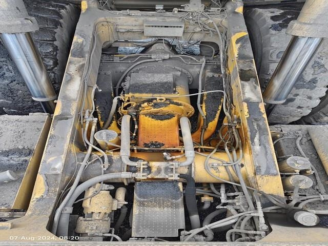 Кар'єрний самоскид CAT 777E: фото 16