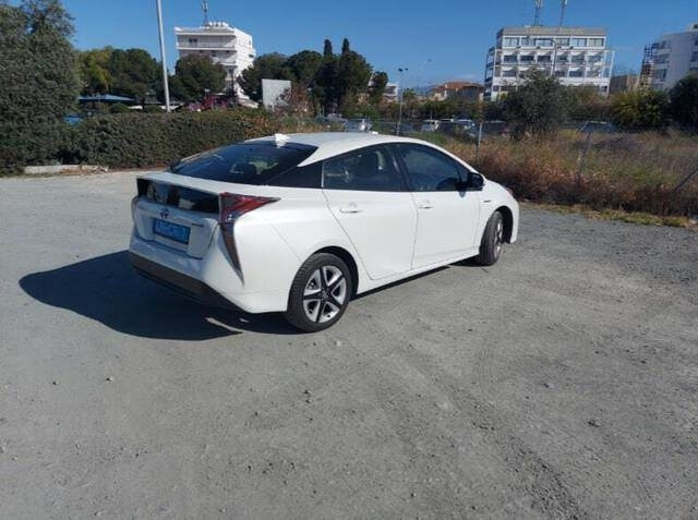 Toyota Prius Hybrid - Легковий автомобіль: фото 3 Toyota Prius Hybrid - Легковий автомобіль: фото 3
