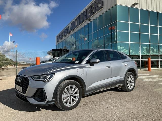 Audi Q3 - Легковий автомобіль: фото 1 Audi Q3 - Легковий автомобіль: фото 1
