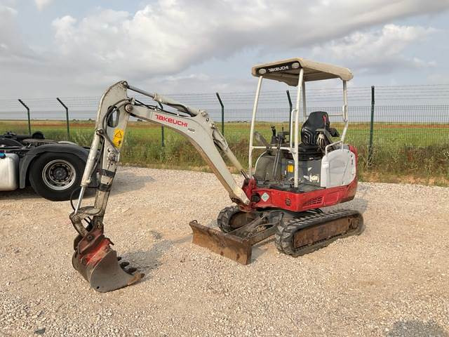 Takeuchi TB216 - Міні-екскаватор: фото 1 Takeuchi TB216 - Міні-екскаватор: фото 1