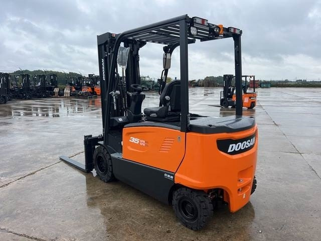 Doosan B35X-7 PLUS - Електронавантажувач: фото 2 Doosan B35X-7 PLUS - Електронавантажувач: фото 2
