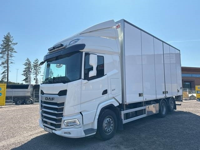 DAF XF 530 FAN - Вантажівка з закритим кузовом: фото 1 DAF XF 530 FAN - Вантажівка з закритим кузовом: фото 1