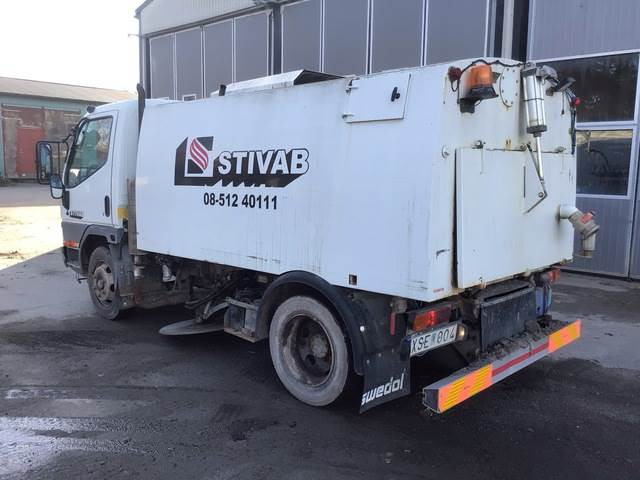Mitsubishi Canter - Підмітально-прибиральна машина: фото 2 Mitsubishi Canter - Підмітально-прибиральна машина: фото 2