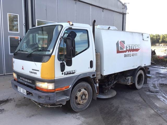 Mitsubishi Canter - Підмітально-прибиральна машина: фото 1 Mitsubishi Canter - Підмітально-прибиральна машина: фото 1