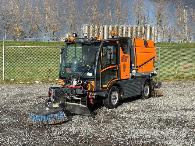 Boschung Pony P4T - Підмітально-прибиральна машина: фото 2 Boschung Pony P4T - Підмітально-прибиральна машина: фото 2