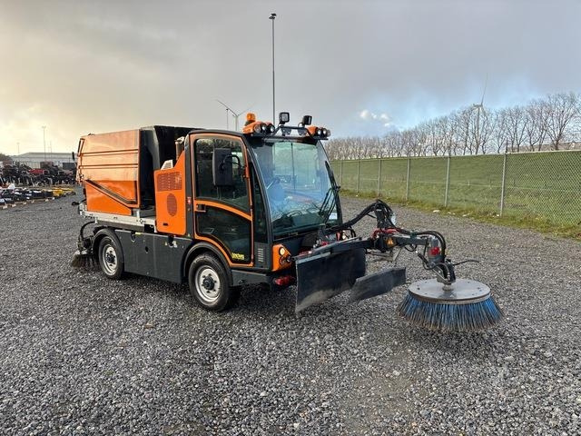 Boschung Pony P4T - Підмітально-прибиральна машина: фото 5 Boschung Pony P4T - Підмітально-прибиральна машина: фото 5