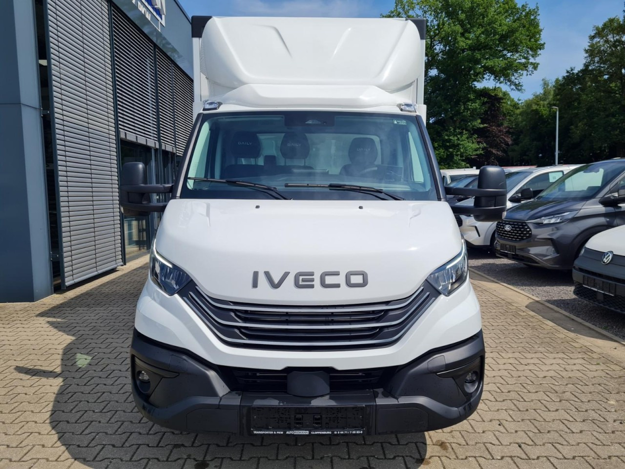 Iveco DAILY 35S18 Koffer Automatik ALU KAMERA NAVI TEMPOMAT - Фургон з закритим кузовом: фото 2 Iveco DAILY 35S18 Koffer Automatik ALU KAMERA NAVI TEMPOMAT - Фургон з закритим кузовом: фото 2