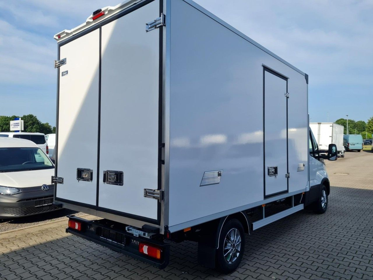 Iveco Daily 35S18 3.0 Koffer Hi Matic LM KAMERA NAVI - Фургон з закритим кузовом: фото 4 Iveco Daily 35S18 3.0 Koffer Hi Matic LM KAMERA NAVI - Фургон з закритим кузовом: фото 4