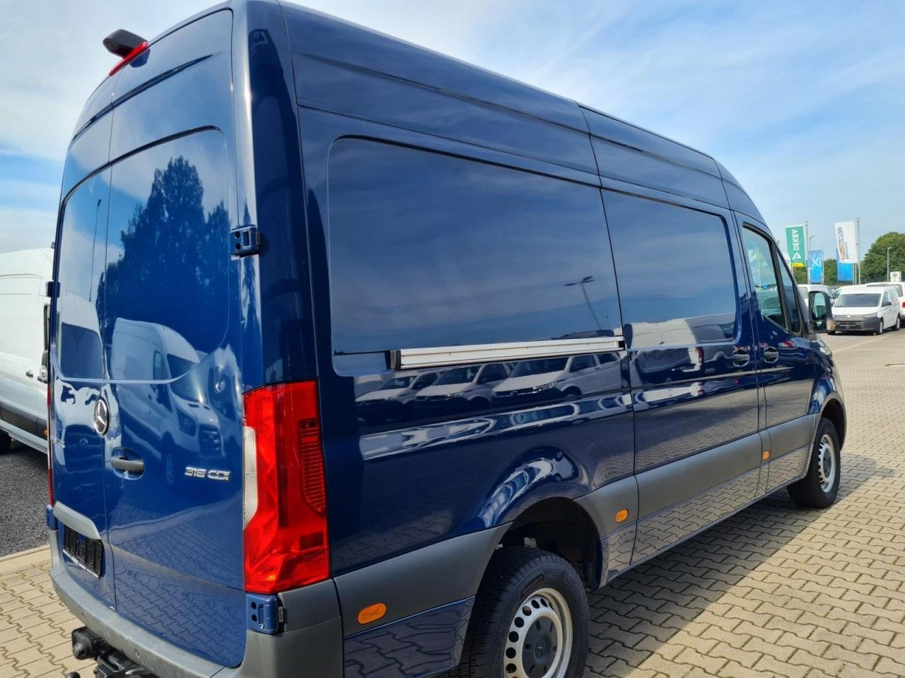 Mercedes-Benz Sprinter 316 Kasten CDI MR RWD AHK MBUX KAMERA - Суцільнометалевий фургон: фото 4 Mercedes-Benz Sprinter 316 Kasten CDI MR RWD AHK MBUX KAMERA - Суцільнометалевий фургон: фото 4