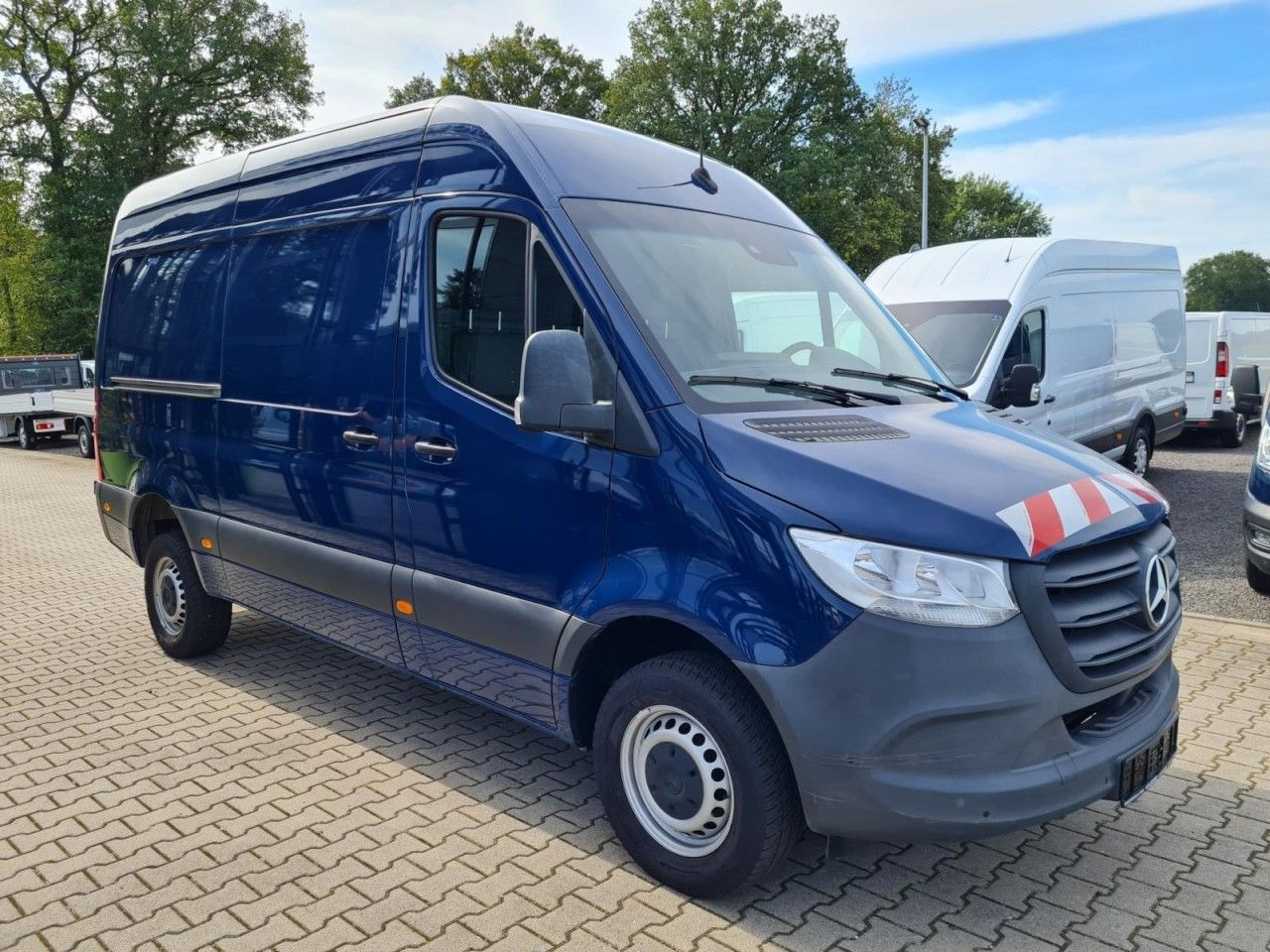 Mercedes-Benz Sprinter 316 Kasten CDI MR RWD AHK MBUX KAMERA - Суцільнометалевий фургон: фото 3 Mercedes-Benz Sprinter 316 Kasten CDI MR RWD AHK MBUX KAMERA - Суцільнометалевий фургон: фото 3