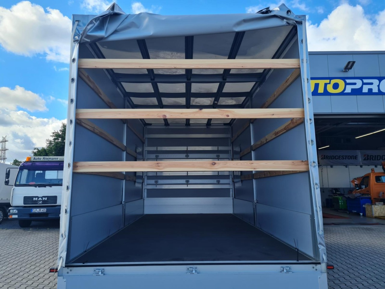 Mercedes-Benz Sprinter 317 Pritsche Plane Schlafkab RWD 10 Pal - Тентований фургон: фото 5 Mercedes-Benz Sprinter 317 Pritsche Plane Schlafkab RWD 10 Pal - Тентований фургон: фото 5