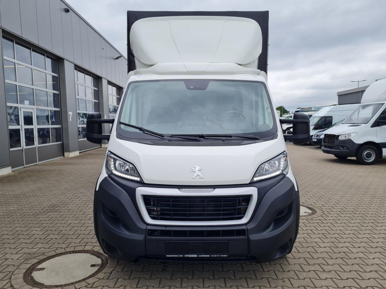 Peugeot Boxer 3,5t Pritsche Plane 2.2 HDi L4 435 - Тентований фургон: фото 2 Peugeot Boxer 3,5t Pritsche Plane 2.2 HDi L4 435 - Тентований фургон: фото 2