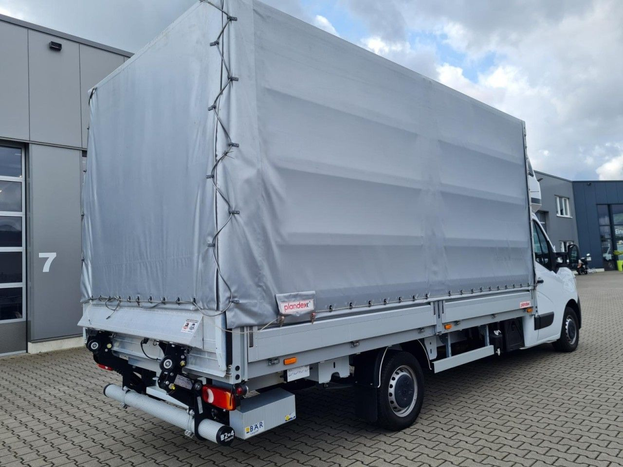 Renault Master 3,5t Pritsche dCi Plane Schlafkab. LBW - Тентований фургон: фото 4 Renault Master 3,5t Pritsche dCi Plane Schlafkab. LBW - Тентований фургон: фото 4