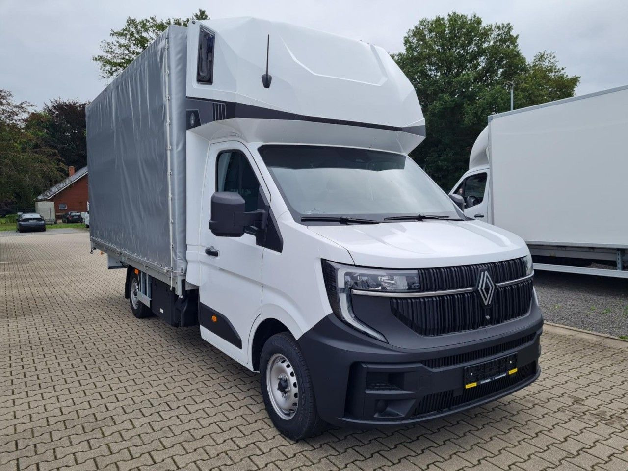 Renault Master 35 Pritsche Schiebe Plane Schlafkab Luftf - Тентований фургон: фото 2 Renault Master 35 Pritsche Schiebe Plane Schlafkab Luftf - Тентований фургон: фото 2