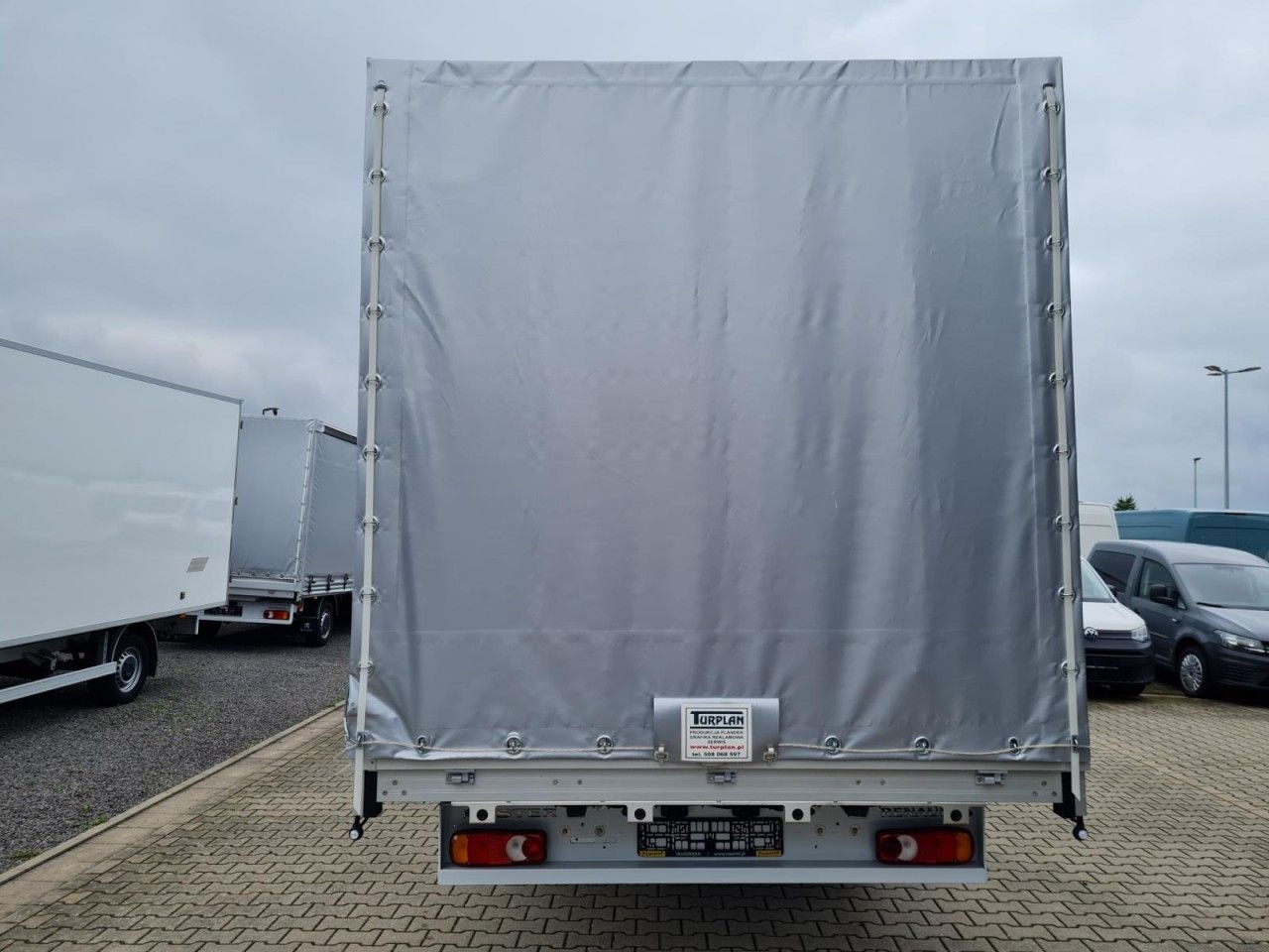 Renault Master 35 Pritsche Schiebe Plane Schlafkab Luftf - Тентований фургон: фото 5 Renault Master 35 Pritsche Schiebe Plane Schlafkab Luftf - Тентований фургон: фото 5