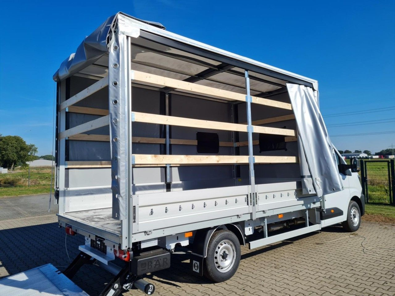 Renault Master Pritsche Schiebe Plane LBW Luftfederung - Тентований фургон: фото 4 Renault Master Pritsche Schiebe Plane LBW Luftfederung - Тентований фургон: фото 4