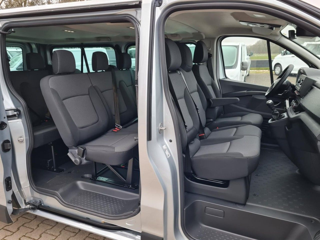 Renault Trafic Kombi 9-Sitze L2 Grand Equilibre KLIMA TE - Універсал: фото 4 Renault Trafic Kombi 9-Sitze L2 Grand Equilibre KLIMA TE - Універсал: фото 4