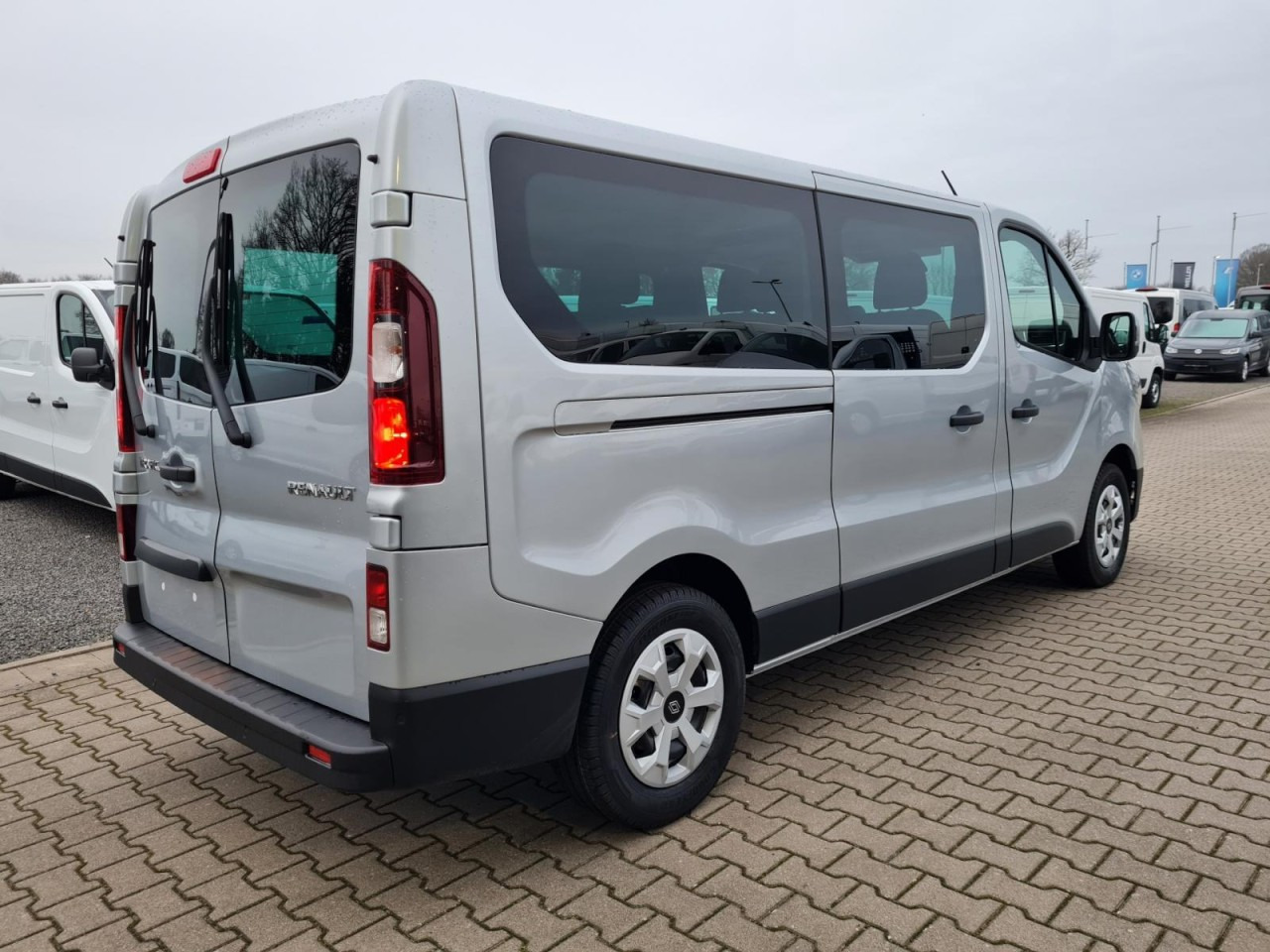 Renault Trafic Kombi 9-Sitze L2 Grand Equilibre KLIMA TEMPOMAT - Вантажопасажирський фургон: фото 5 Renault Trafic Kombi 9-Sitze L2 Grand Equilibre KLIMA TEMPOMAT - Вантажопасажирський фургон: фото 5