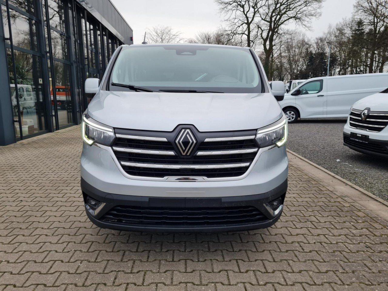 Renault Trafic Kombi 9-Sitze L2 Grand Equilibre KLIMA TEMPOMAT - Вантажопасажирський фургон: фото 2 Renault Trafic Kombi 9-Sitze L2 Grand Equilibre KLIMA TEMPOMAT - Вантажопасажирський фургон: фото 2