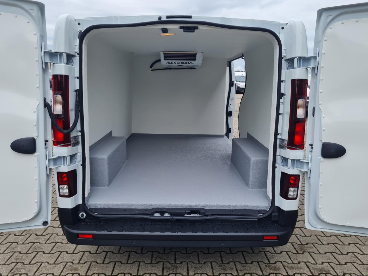 Renault Trafic Kühlkasten 3.0t L2 KLIMA LED NAVI/APP TEMPO - Фургон-рефрижератор: фото 5 Renault Trafic Kühlkasten 3.0t L2 KLIMA LED NAVI/APP TEMPO - Фургон-рефрижератор: фото 5